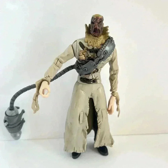 Scarecrow Action Figure 2005 Hasbro DC Comics Face Change No missile Batman 5" - Picture 1 of 10